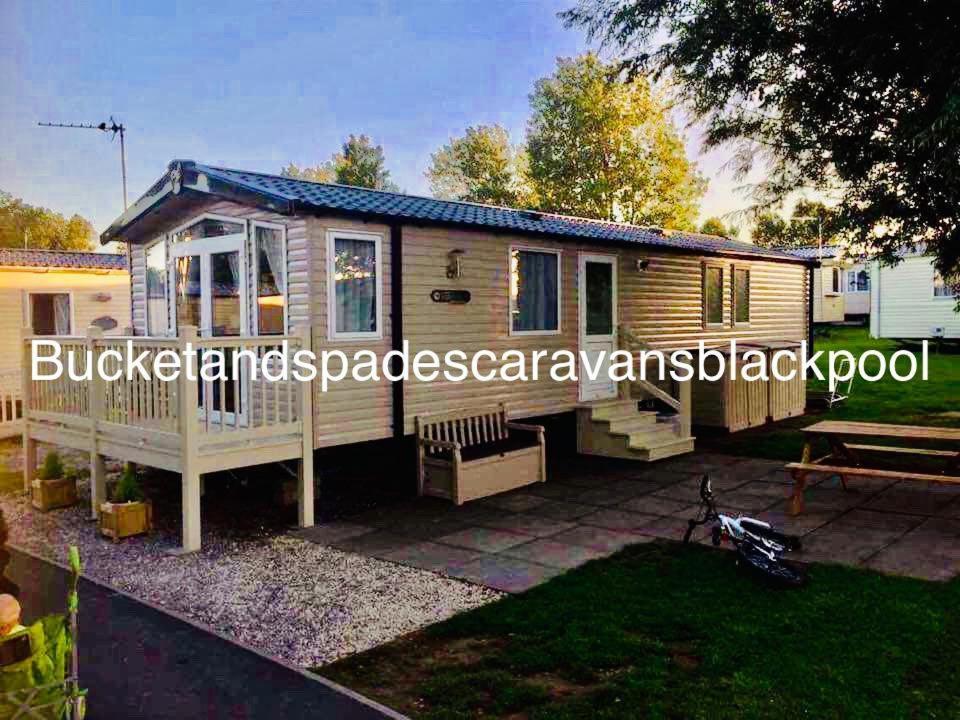 Blackpool Caravans Marton Mere Bagian luar foto