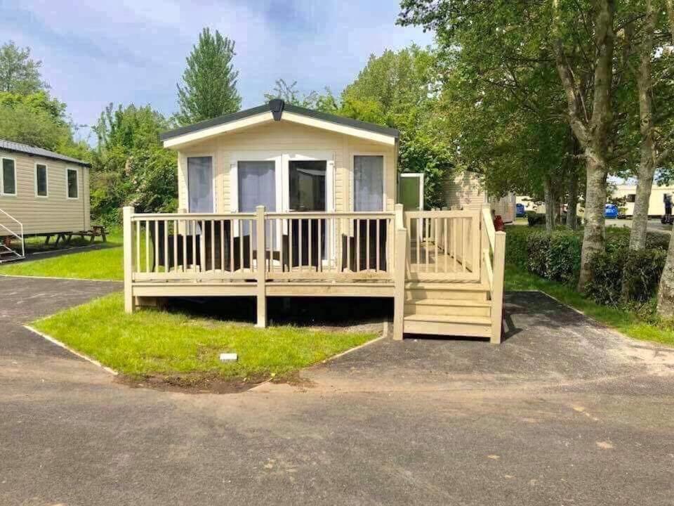 Blackpool Caravans Marton Mere Bagian luar foto